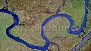 飞越Lealt河和Loch Cuithir和Sgurr a Mhadaidh Ruadh的<strong>单行</strong>道-红狐岛山