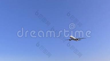 双引擎<strong>商用</strong>飞机抵达马赛机场。 旅行到法国概念4K动画