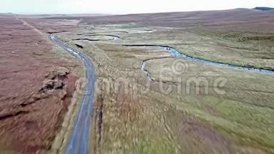 飞越Lealt河和Loch Cuithir和Sgurr a Mhadaidh Ruadh的<strong>单行</strong>道-红狐岛山