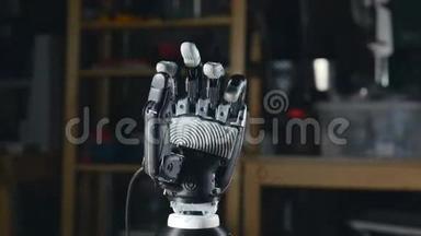 创新的机器人技术。 仿生手臂在起作用。