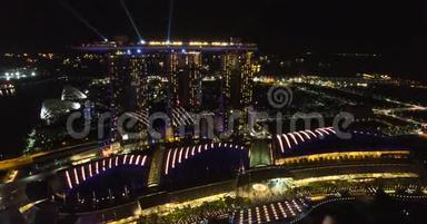 新加坡滨海湾金沙酒店夜间<strong>令人惊叹</strong>的鸟瞰图