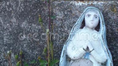 圣母像在罗马天主教会墙上的背景。