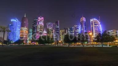 多哈的天际线由夜晚和星空从公园时间推移超移，<strong>卡塔尔</strong>