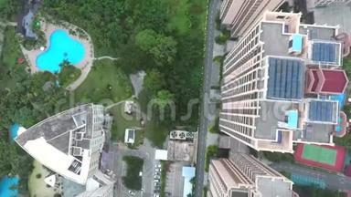 中国<strong>三亚</strong>的摩天大楼和城市建筑。 从4k以上俯视空中视图。