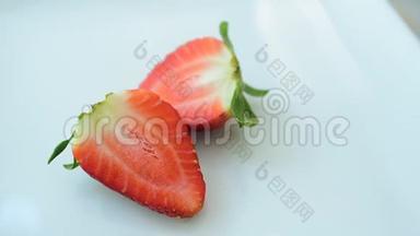 市场上新鲜的草莓。 好好吃吧。 混合水果。 新鲜的水果很接近。 健康饮食，饮食观念