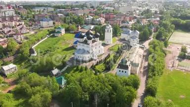 <strong>俄罗斯</strong>基洛夫市拥有设想大<strong>教堂</strong>、贝尔弗里<strong>教堂</strong>和圣尼古拉门<strong>教堂</strong>的乌斯彭斯基设想特里丰诺夫修道院