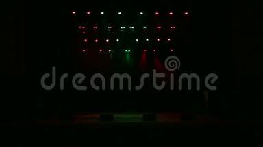 绿红蓝舞台灯光，灯光秀..