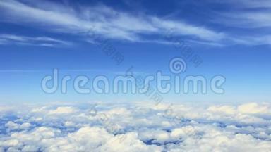 从<strong>飞机</strong>上看到蓝天和<strong>云彩</strong>的美丽景色