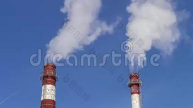 <strong>烟斗</strong>逆天.. 工业企业的空气污染。 锅炉排放蒸汽，全球变暖