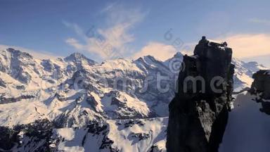 雄伟的雪山全景冬季景观阿尔卑斯山冰川