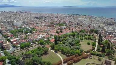 空中无人机图片著名的城镇和城堡帕特拉斯，佩罗蓬尼斯，希腊