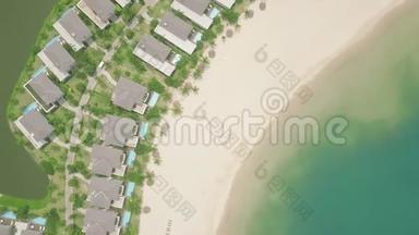 无人机观海滨旅游度假别墅.. 拥有豪宅和游泳池的豪华别墅，位于蔚蓝的大海上