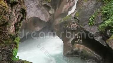 观赏m<strong>野地</strong>-格罗斯塔尔-莱特尔尼卡姆克拉姆峡谷的水（蒂罗尔/奥地利）。