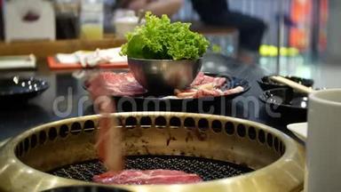食品在bulgogi，韩国烧烤，在餐厅.. 在<strong>中餐厅</strong>做饭，烧烤