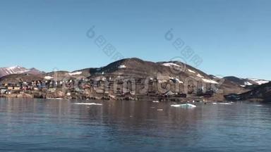 山区和格陵兰<strong>北冰洋</strong>海岸的小城市。
