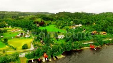 挪威。 挪威美丽的<strong>风景</strong>。 <strong>河</strong>边<strong>风景</strong>如画的村庄。 空中VIE。