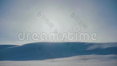 冬高雪季山顶，积雪覆盖.. <strong>大风</strong>恶劣天气自然景观