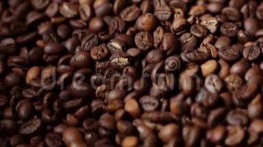 咖啡豆烘焙工艺咖啡烘焙机。 烤炉里的咖啡豆。