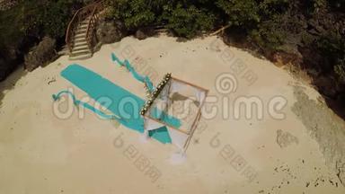 海滩上的婚礼拱门。 参加婚礼。 鸟瞰博霍尔海岸岛.. 空中飞行。 菲律宾。