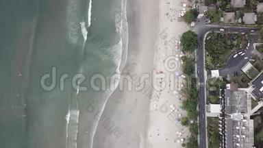 鸟瞰泰国南部普吉省的巴东海滩。 录像。 巴东海滩是著名的旅游胜地