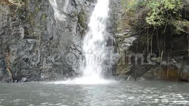 泰国Jetkod-Pongkonsao旅游地点的森林大瀑布