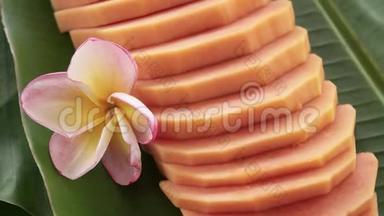 鲜生的泰国热带水果的切片