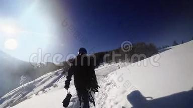滑雪者冒险录像，步行到<strong>雪山</strong>