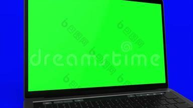 4K视频。 笔记本电脑打开绿色屏幕在蓝色背景。