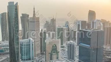 摩天大楼日落前，在卡塔尔首都多哈的商业中心的天际线上