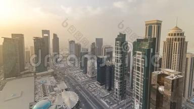 摩天大楼日落前，在卡塔尔首都多哈的商业中心的天际线上
