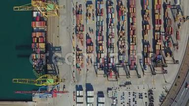 巴伦西亚商业港口的鸟瞰图。 集装箱码头和装船