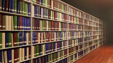 沿着书架移动，每个书架上有很多不同的书