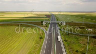 罗马尼亚A2公路交通鸟瞰图.