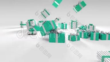 蓝绿白相间的圣诞礼物盒，上面裹着蓝白色丝带落在地上