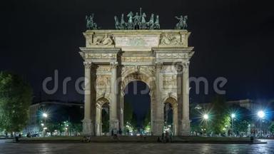 和平拱门在Simplon广场延时超脱晚上。 它是新古典的凯旋门