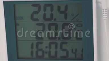 数字单色显示器，显示温度和时间
