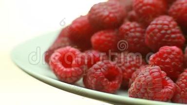 新鲜树莓水果作为食物背景.. 健康食品有机营养.. 正面视图