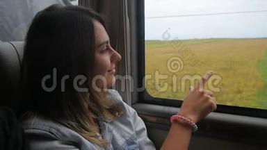 漂亮的年轻女子坐着车，望着窗外，欣赏美丽的<strong>热带</strong>自然<strong>风光</strong>