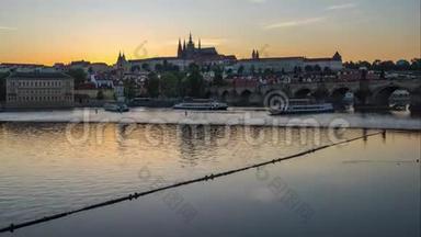 布拉格老城城市景观天际线在布拉格，捷克共和国<strong>日夜</strong>流逝