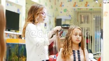发型师用电卷发铁为小女孩卷发
