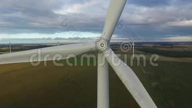 风车。 风力发电技术。 无人驾驶飞机对风力发电、涡轮、风车、能源生产的看法-绿色技术