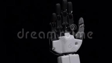 一个机器人的手靠近挥手告别。 黑色背景。 关门