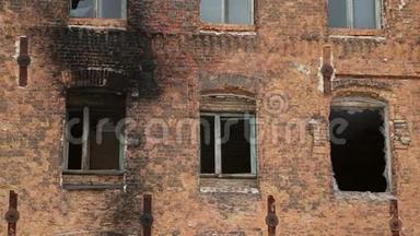 旧砖房的窗户