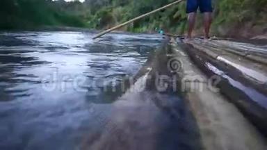 竹筏流经泰国梅洪森的派河