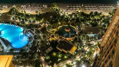 一个美妙的海滩在五星级酒店亚特兰蒂斯时间推移在人造岛屿棕榈朱美拉。 阿拉伯联合酋长国。