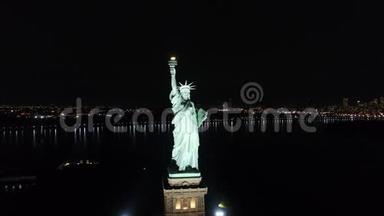 纽约自由女神像夜景