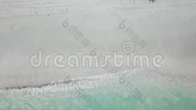 迈阿密，阳光明媚的isles海滩上，<strong>碧蓝</strong>的海水和干净的沙质海岸