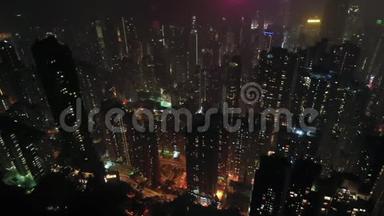 晚上从香港城市住宅<strong>高楼</strong>的飞钻空中<strong>俯瞰</strong>。