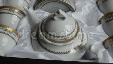 精美的白瓷茶具礼品盒