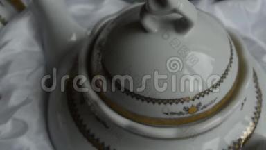 精美的白瓷茶具礼品盒